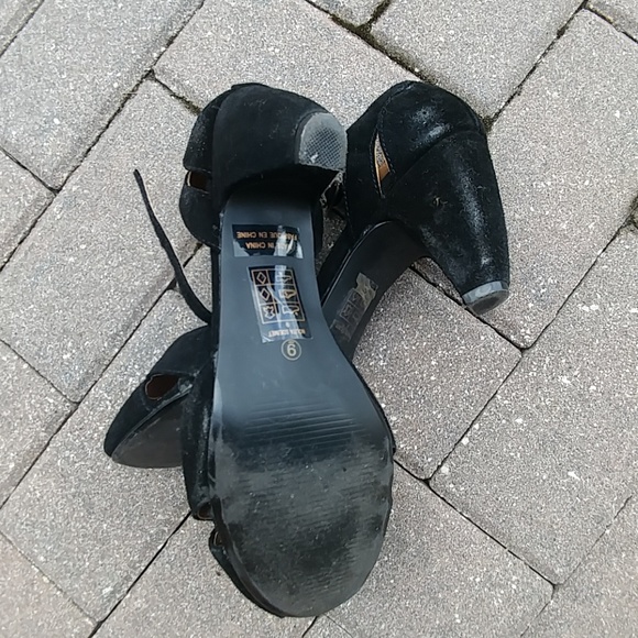 Sandals - Picture 3 of 4